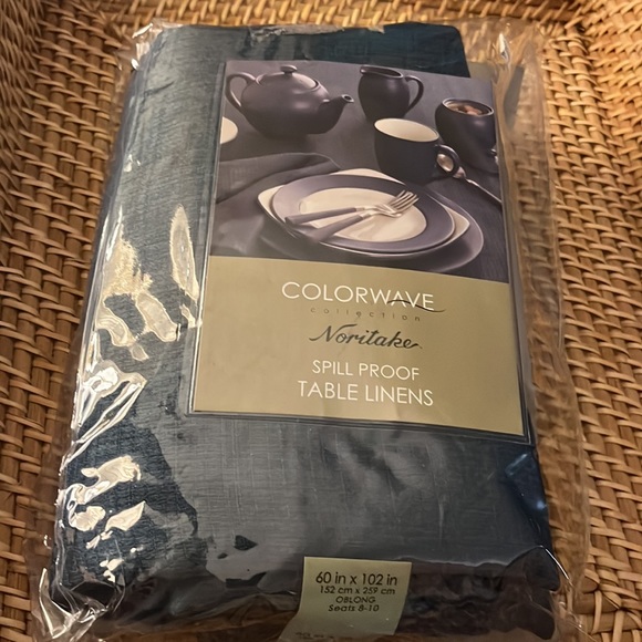 New-Open Box! Noritake Colorwave Spill Proof Table Linens 60x102 inches blue - Picture 2 of 3